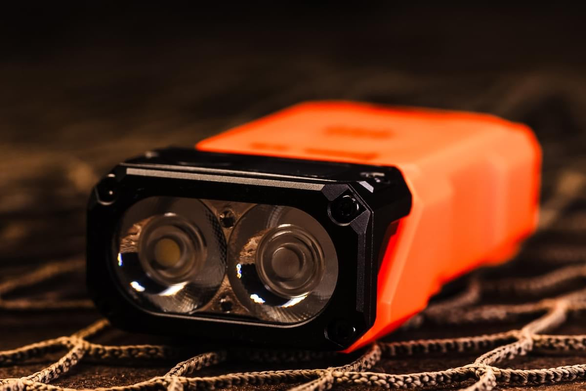 Wuben X3 Gen II - Beacon All-in-One Flashlight + Wireless Dock - CC Exclusive