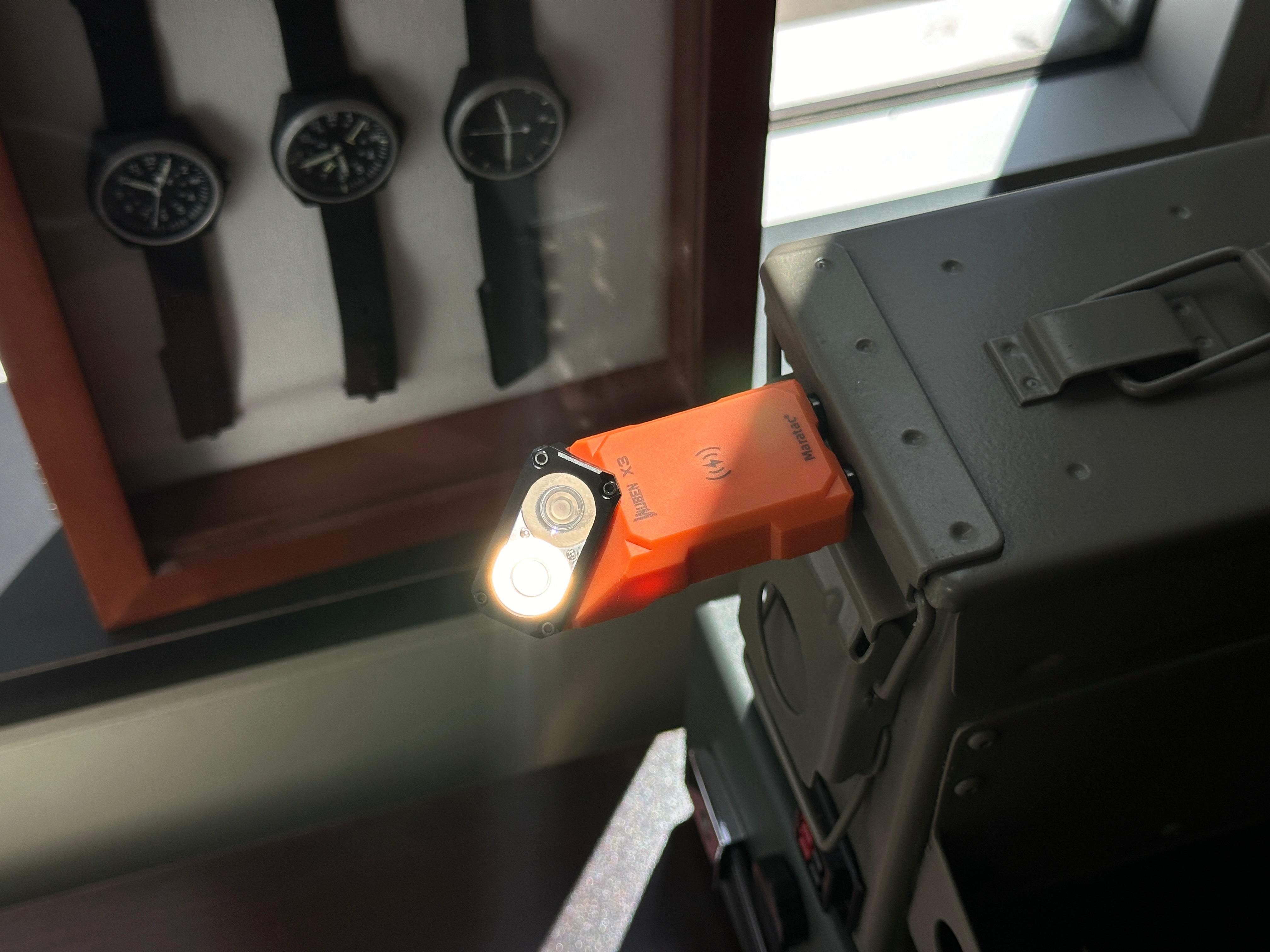 Wuben X3 Gen II - Beacon All-in-One Flashlight + Wireless Dock - CC Exclusive