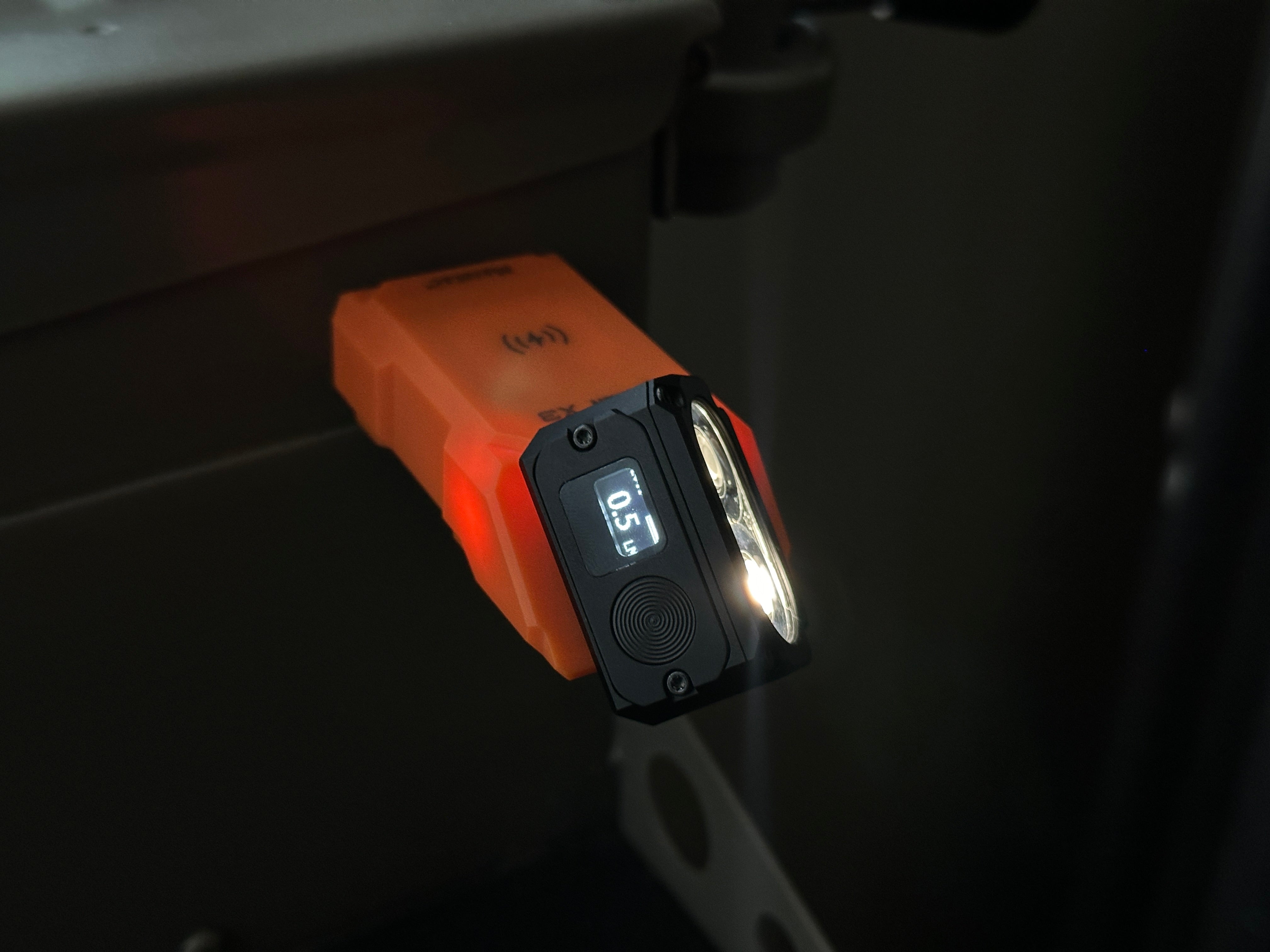 Wuben X3 Gen II - Beacon All-in-One Flashlight + Wireless Dock - CC Exclusive
