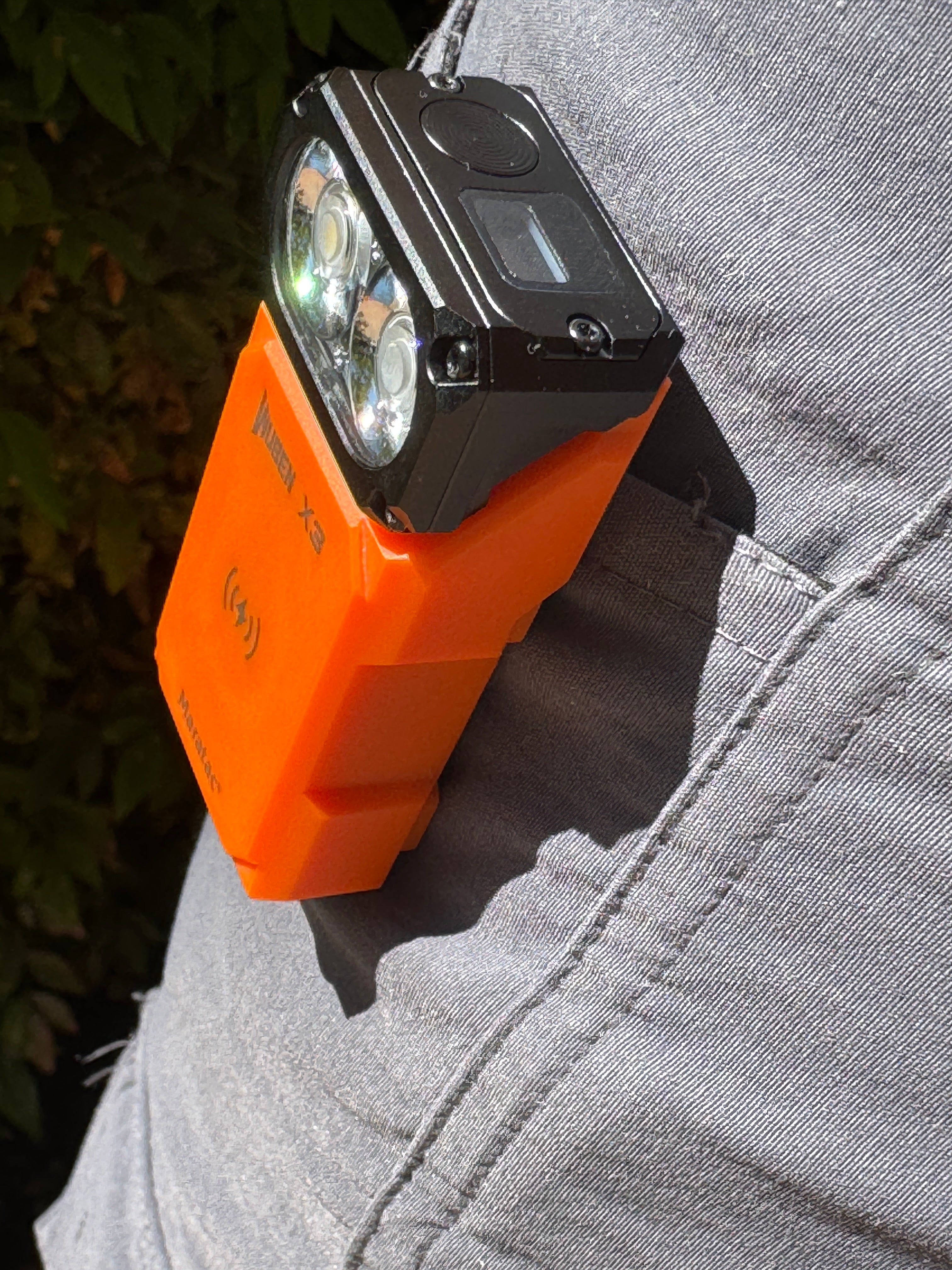 Wuben X3 Gen II - Beacon All-in-One Flashlight + Wireless Dock - CC Exclusive