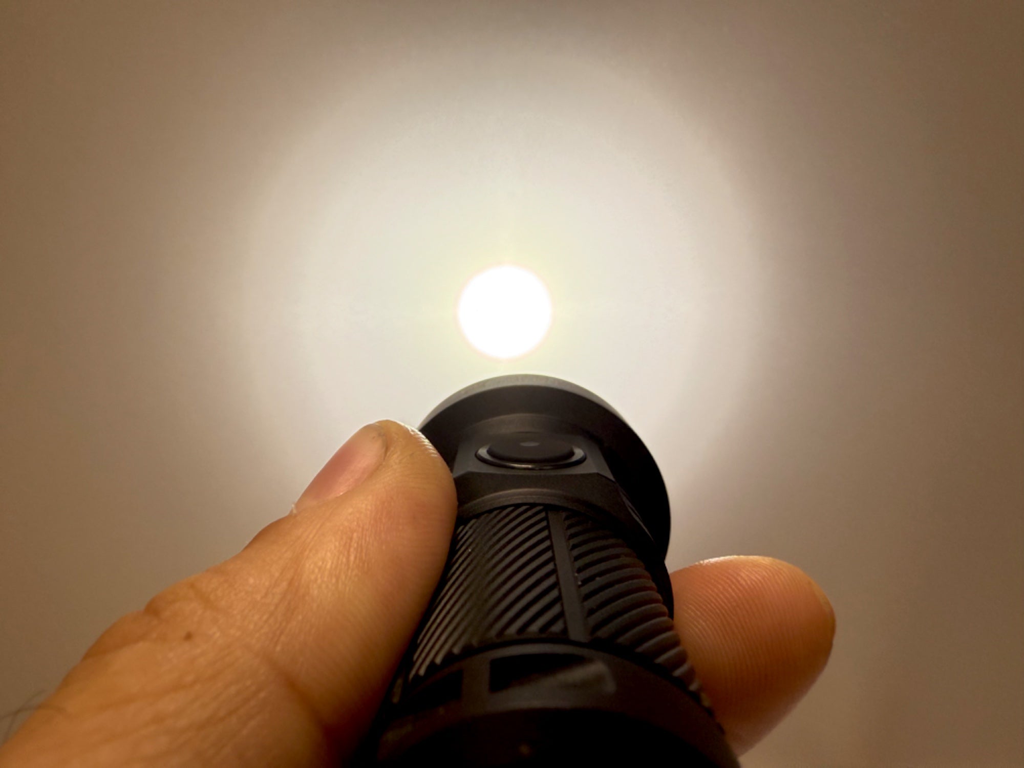 Stubby Hyper Throw 18350 Flashlight by Maratac®