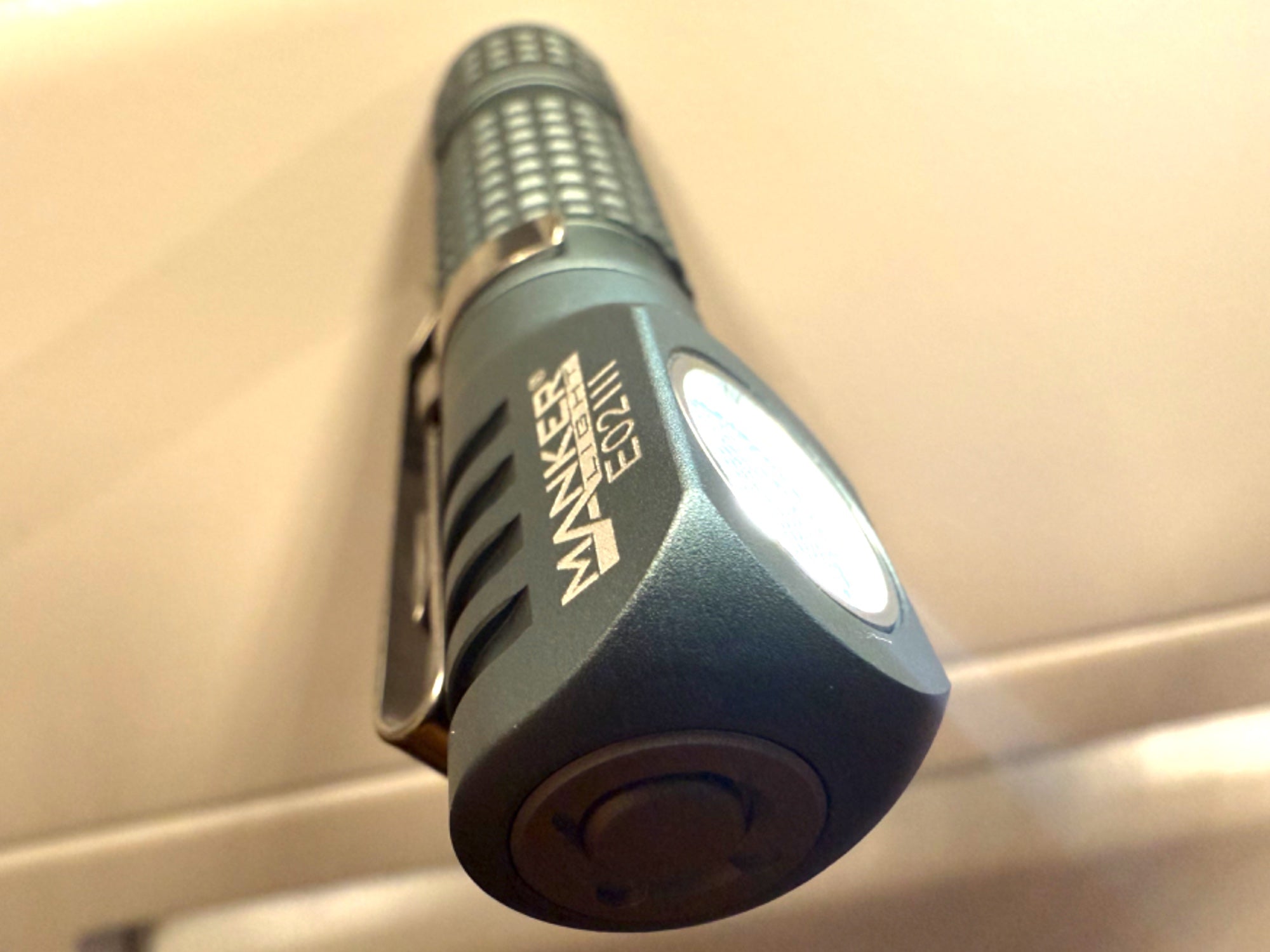 Mankerlight E02 III AAA / 10440 - Space Gray - CountyComm Exclusive