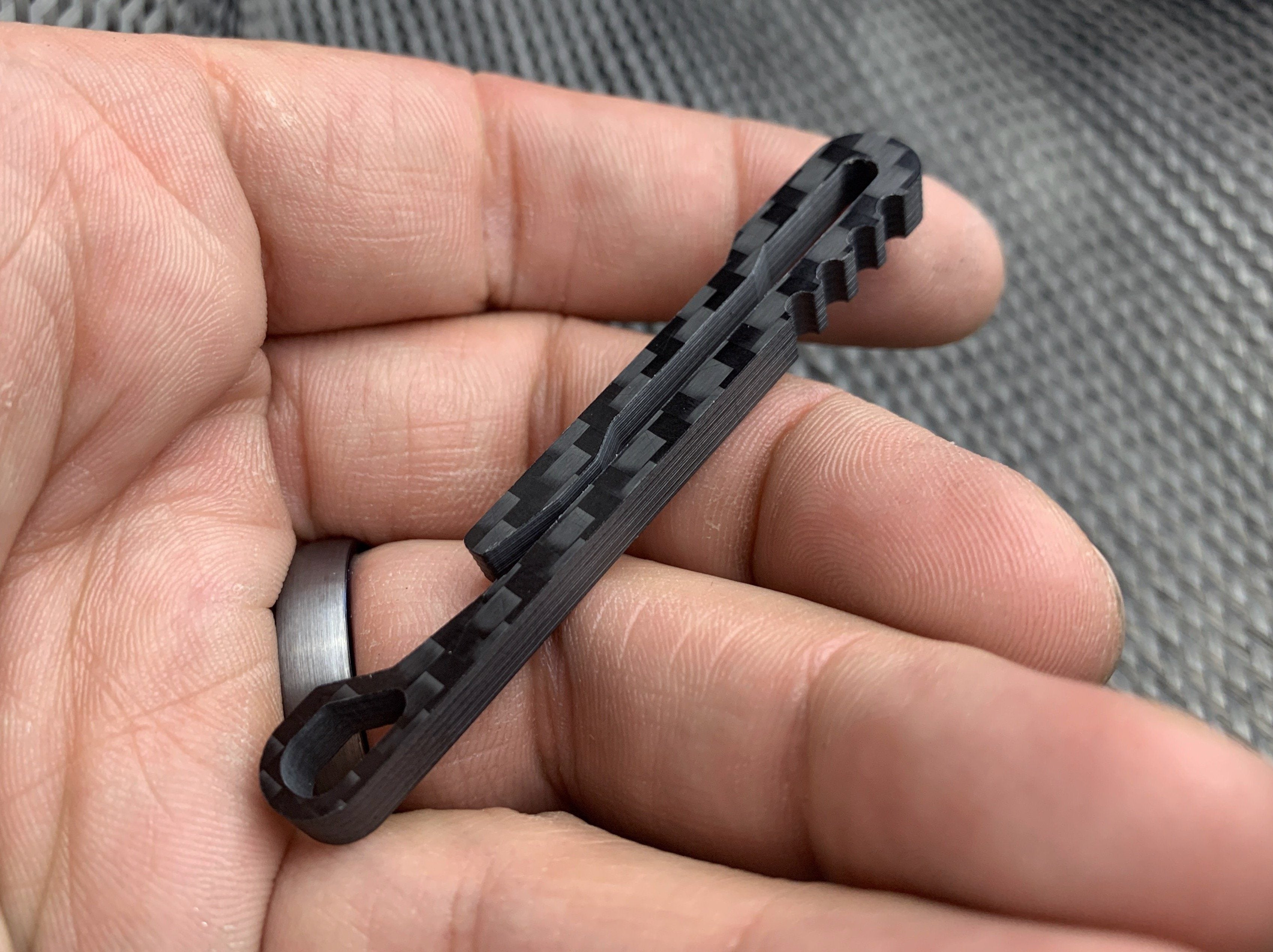 Carbon Fiber Key Amigo Key Clip - CountyComm