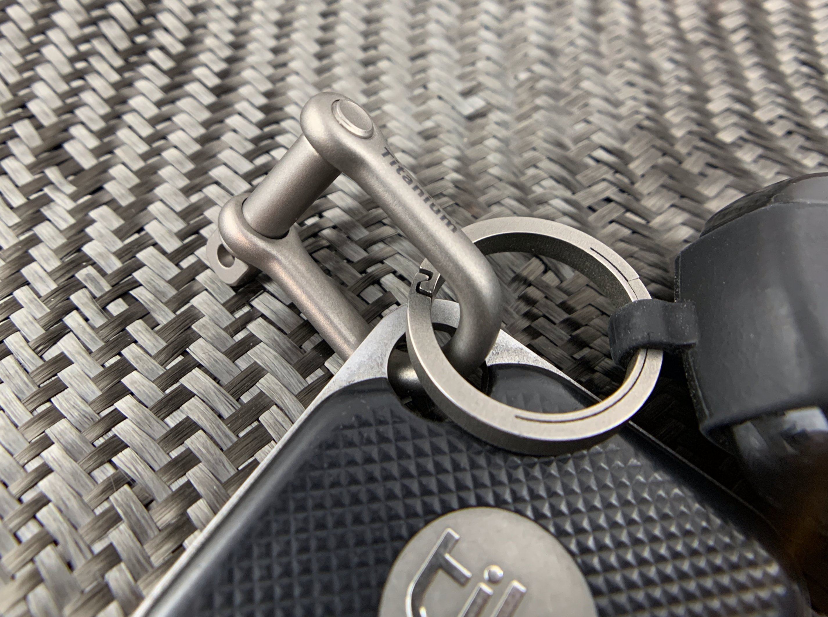 Titanium Gyve Rigging Shackle - CountyComm
